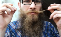 Esta foto de um barbudo hipster genérico é meramente ilustrativa
