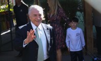 Temer leva Michelzinho à escola